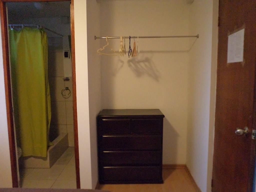 La Casa De Karla Hostel Лима Стая снимка