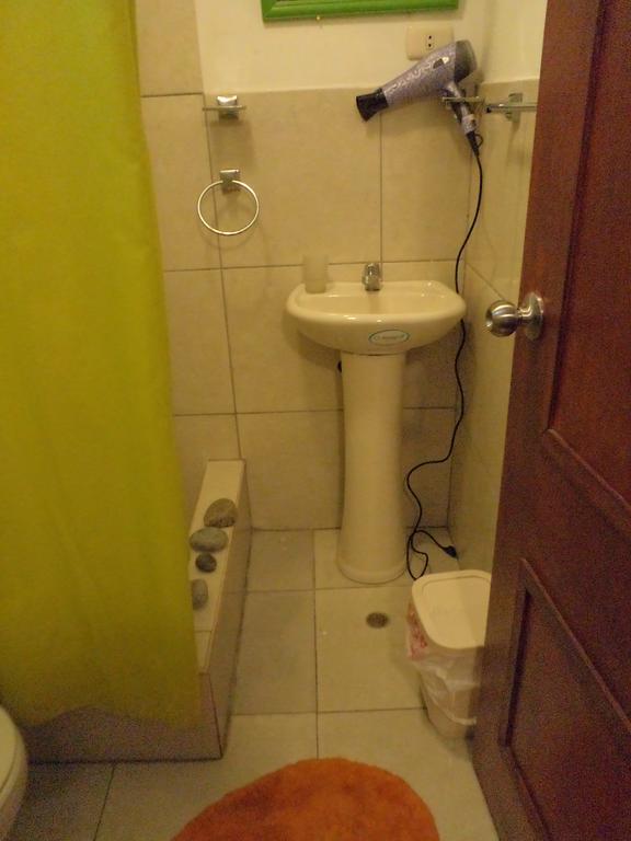 La Casa De Karla Hostel Лима Стая снимка