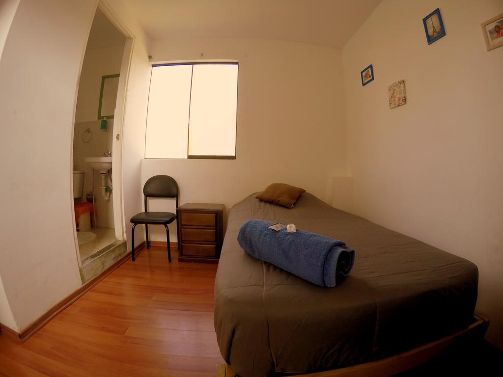 La Casa De Karla Hostel Лима Екстериор снимка