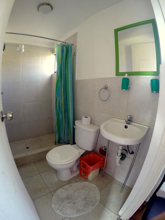 La Casa De Karla Hostel Лима Екстериор снимка