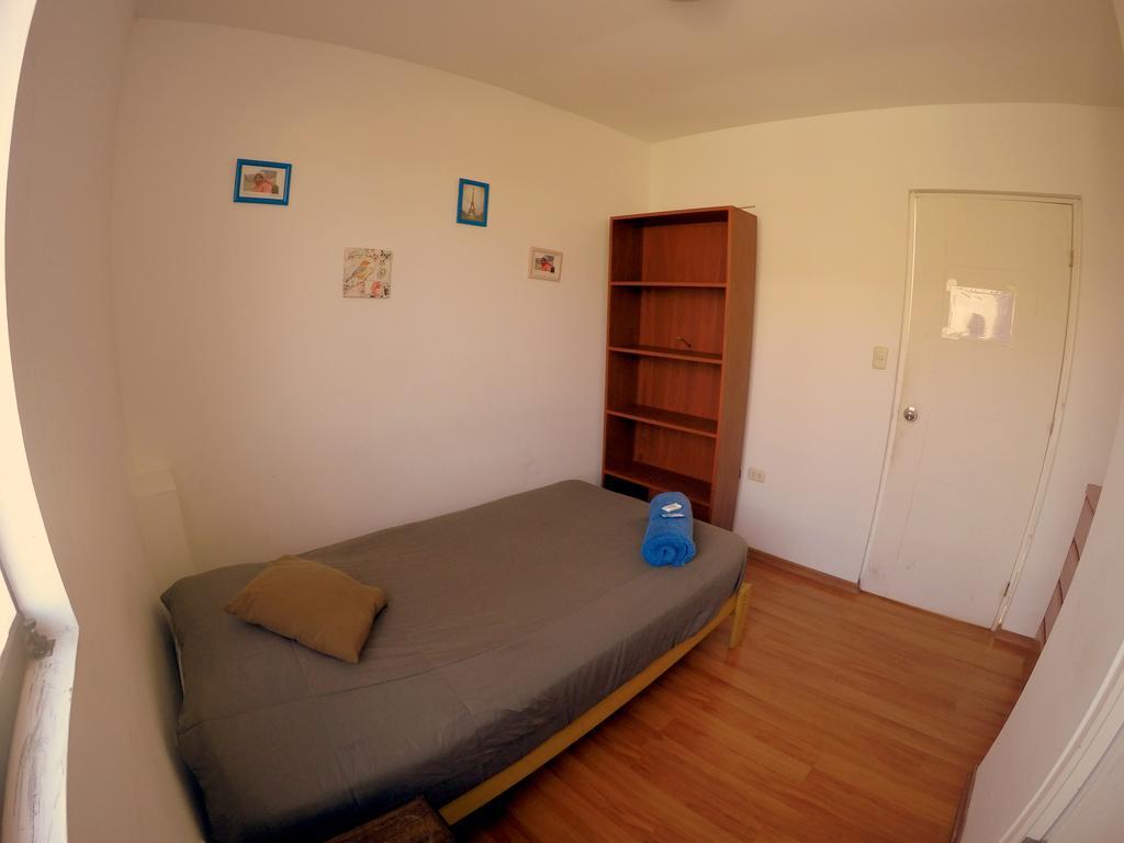 La Casa De Karla Hostel Лима Екстериор снимка