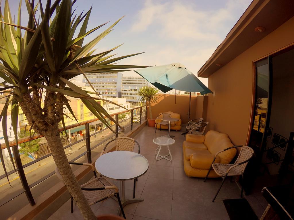 La Casa De Karla Hostel Лима Екстериор снимка
