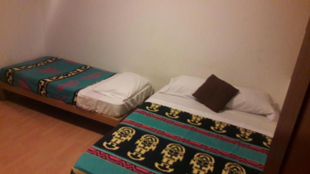 La Casa De Karla Hostel Лима Екстериор снимка