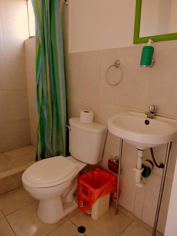 La Casa De Karla Hostel Лима Екстериор снимка