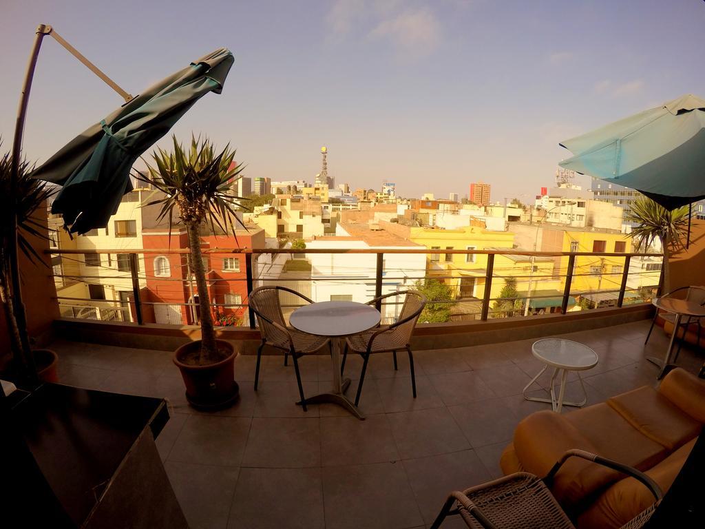 La Casa De Karla Hostel Лима Екстериор снимка