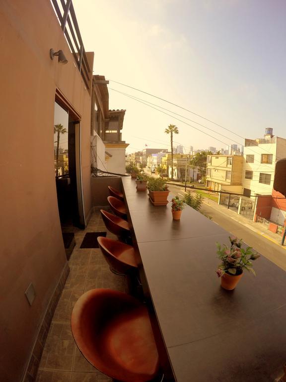 La Casa De Karla Hostel Лима Екстериор снимка