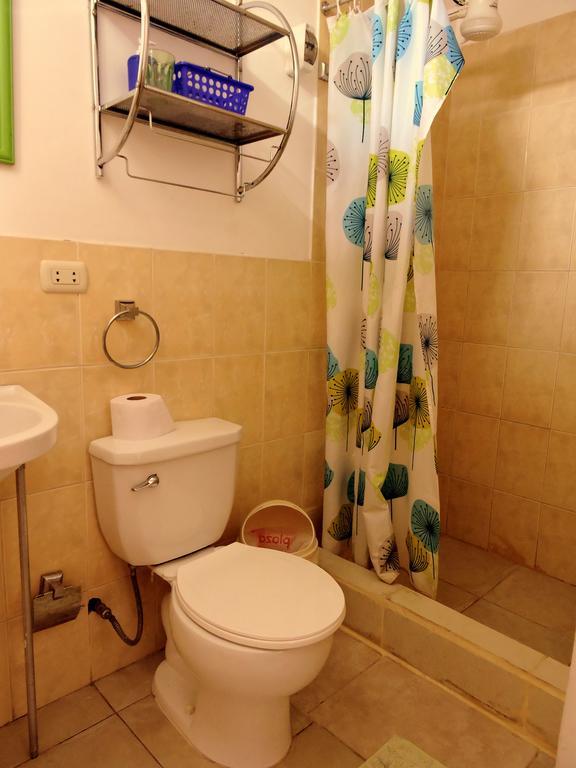 La Casa De Karla Hostel Лима Екстериор снимка